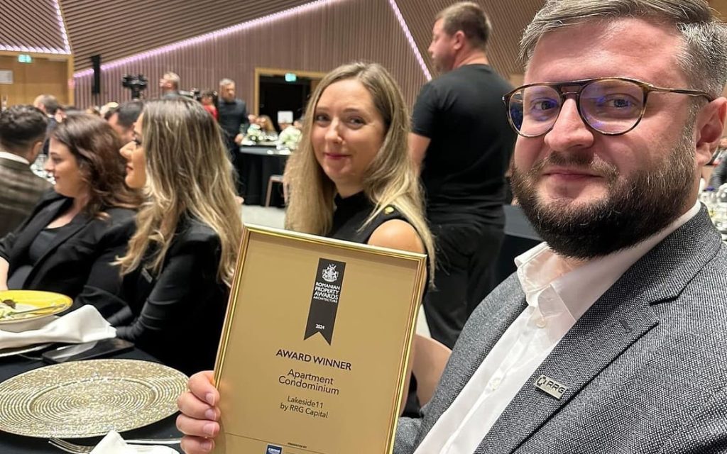 Команда проєкту Lakeside 11 із нагородою Romanian Property Awards
